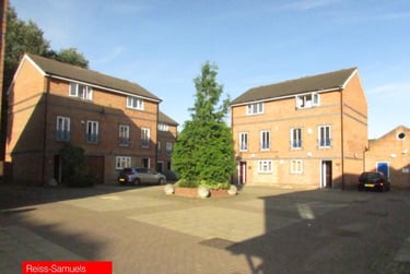 3 bed flat, Ambassador Square, Isle of Dogs, London, E149UX - Image 10