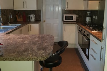 7 bed house, Holberry Close, Broomhall, Sheffield, S102FQ - Image 1