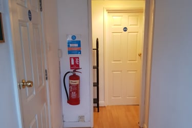 2 bed flat, Collegiate Crescent, Broomhall, Sheffield, S102BA - Image 2