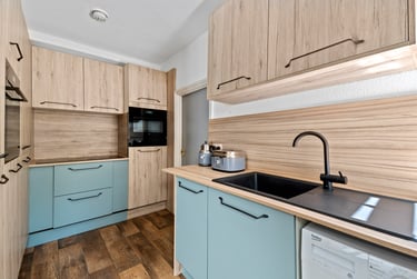 3 bed flat, Woodland Terrace, Greenbank, Plymouth, PL48NL - Image 1