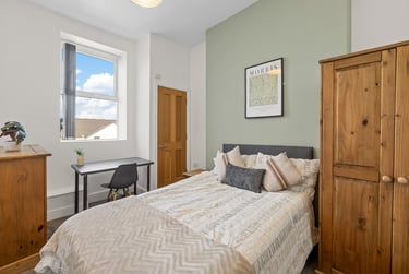 3 bed flat, Evelyn Place, Mutley, Plymouth, PL46HL - Image 3