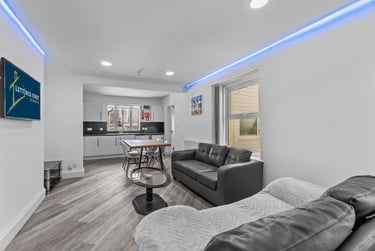 8 bed house, Evelyn Place, Mutley, Plymouth, PL46HL - Image 1
