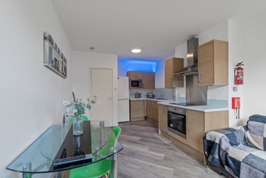 3 bed flat, Notte Street, The Hoe, Plymouth, PL12AG - Image 1