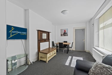 3 bed flat, Woodland Terrace, Greenbank, Plymouth, PL48NL - Image 3