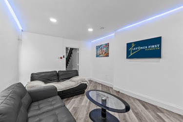 8 bed house, Evelyn Place, Mutley, Plymouth, PL46HL - Image 4
