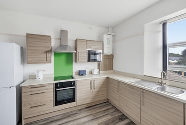 4 bed flat, Woodland Terrace, Greenbank, Plymouth, PL48NL - Image 1