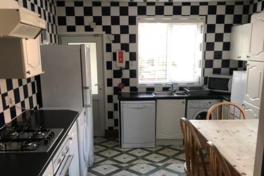 6 bed house, Park Road, Mount pleasant, Exeter, EX12HT - Image 2
