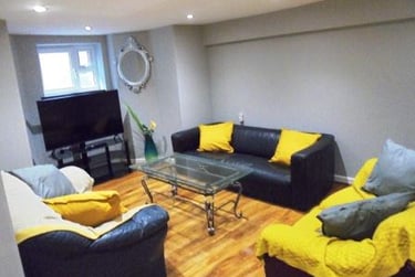 9 bed house, Mauldeth Road Fallowfield, Fallowfield, Manchester, M204NF - Image 1