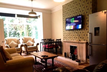 8 bed house, Mauldeth Road, Fallowfield, Manchester, M204WD - Image 1