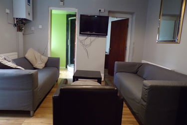 9 bed house, Mauldeth Road, Fallowfield, Manchester, M204NF - Image 2