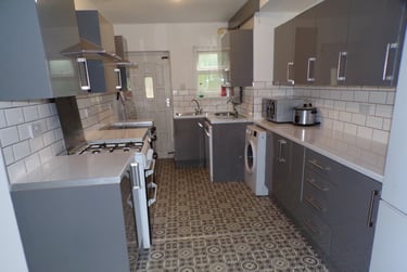 8 bed house, School Grove, Withington, Manchester, M204RY - Image 2