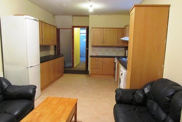 9 bed house, Mauldeth Road, Fallowfield, Manchester, M204NF - Image 3