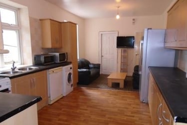 9 bed house, Mauldeth Road, Fallowfield, Manchester, M204NF - Image 1