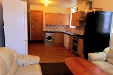 9 bed house, Mauldeth Road, Fallowfield, Manchester, M204NF - Image 3