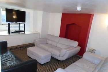 9 bed house, Mauldeth Road, Fallowfield, Manchester, M204NF - Image 2