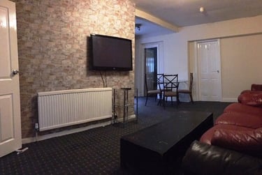 6 bed house, Derby Road, Fallowfield, Manchester, M146US - Image 1