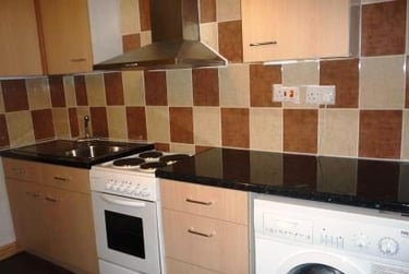 2 bed flat, Mauldeth Road, Fallowfield, Manchester, M146SP - Image 3