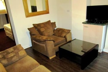 2 bed flat, Mauldeth Road, Fallowfield, Manchester, M146SP - Image 2