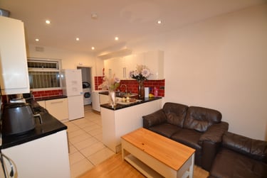 5 bed house, Milverton Road, Victoria Park, Manchester, M145PL - Image 1
