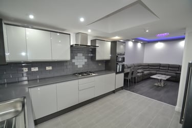6 bed house, Scarsdale Road, Victoria Park, Manchester, M145PR - Image 2