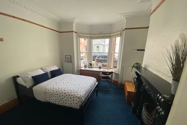 6 bed house, Marle Hill Road, Francis Close Hall, Cheltenham, GL504LP - Image 1