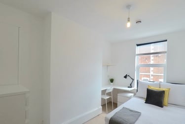 6 bed house, Cromwell Street, City Centre, Gloucester, GL11RE - Image 1