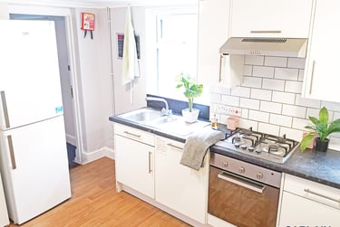 5 bed house, Swindon Road, St Pauls, Cheltenham, GL519HX - Image 2