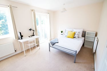 5 bed house, Old Spot Walk, Kingsholm, Gloucester, GL12BL - Image 1