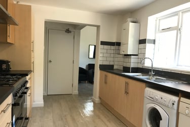 7 bed house, Alvin Street, Kingsholme, Gloucester, GL13EN - Image 2
