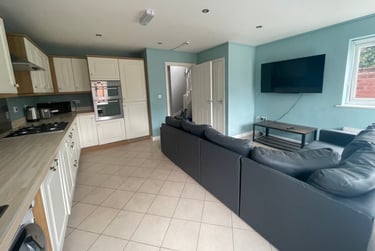 6 bed house, Old Spot Walk, Kingsholm, Gloucester, GL12BT - Image 2