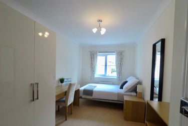 6 bed house, Pillowell Drive, City Centre, Gloucester, GL13LZ - Image 2
