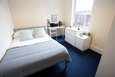 7 bed house, Gloucester Road, St Pauls, Cheltenham, GL518NE - Image 2