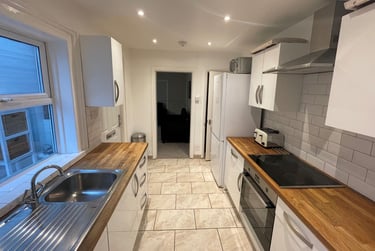 4 bed house, Alstone Avenue, St Pauls, Cheltenham, GL518EJ - Image 8