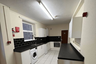 8 bed house, Oystermouth Road, Brynmill, Swansea, SA13UL - Image 9