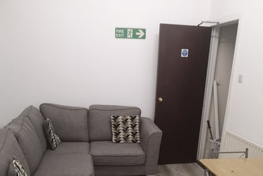 5 bed house, Oxford Street, City Centre, Swansea, SA13JA - Image 2