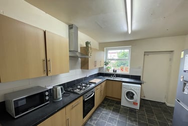 5 bed house, Lombard Grove, Fallowfield, Manchester, M146AN - Image 1