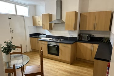 4 bed house, Landcross Road, Fallowfield, Manchester, M146LZ - Image 1