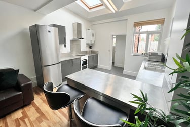 5 bed house, Irving Road, Hillfields, Coventry, CV12AX - Image 1