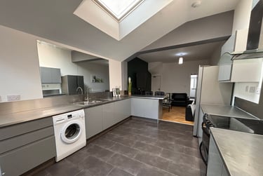 5 bed house, Gulson Road, Hillfields, Coventry, CV12HY - Image 2