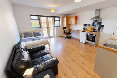 1 bed studio, Fraser Road, University of Portsmouth, Portsmouth, PO51EE - Image 1