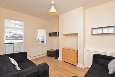 5 bed house, Trafalgar Place, St Sidwells, Exeter, EX46QG - Image 2