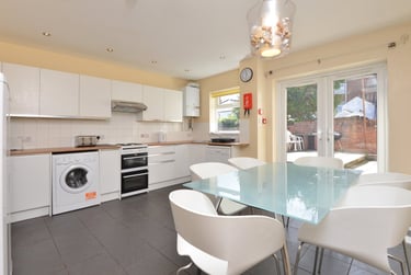 6 bed house, Victoria st, St james, Exeter, EX46JQ - Image 9
