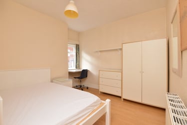 6 bed house, York Terrace, St james, Exeter, EX46QP - Image 2