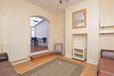 6 bed house, Well Street, St Sidwells, Exeter, EX46QR - Image 3