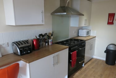 6 bed house, Tavy Road, City Centre, Worthing, BN133PG - Image 2