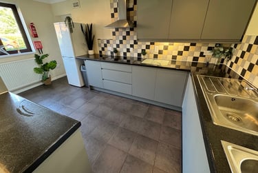 7 bed house, Ambleside Close, Earlham, Norwich, NR58LS - Image 2
