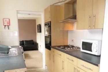 5 bed house, Brownlow Street, The Groves, York, YO318LW - Image 2