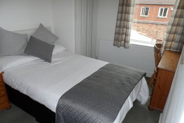2 bed house, Diamond Street, The Groves, York, YO318LH - Image 1