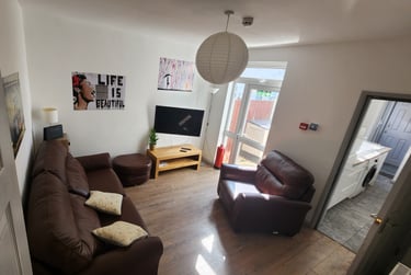 4 bed house, Gray Street, Abington, Northampton, NN13QQ - Image 3