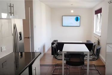 5 bed flat, Merchant Street, Mile End, London, E34LR - Image 1